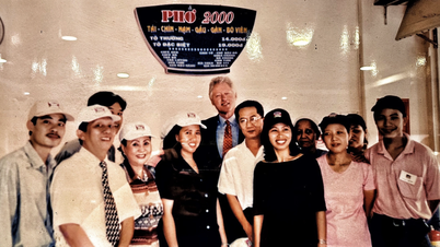 Ben Thanh Ward has the most expensive sidewalk noodles in Ho Chi Minh City, Pho 2000 where US presidents stopped to enjoy