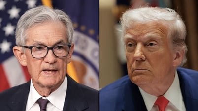 Đồng USD xuống đáy 3,5 năm, chủ tịch Fed đau đầu trước áp lực từ ông Trump