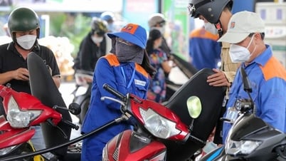 Gasoline prices drop sharply by more than 1,000 VND/liter