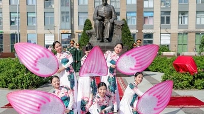 ទីលាន St. Petersburg ដាក់ឈ្មោះតាមហូជីមិញ