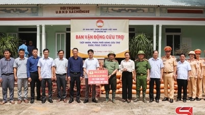 Công an tỉnh Sơn La hỗ trợ nhân dân vùng lũ Chiềng Sơ
