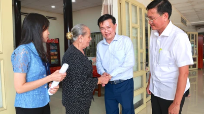 Phó Bí thư Tỉnh ủy Nguyễn Thanh Hải thăm, tặng quà gia đình chính sách tại xã Phước Thạnh