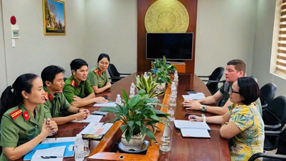 Phường Tam Thắng hỗ trợ người nước ngoài đăng ký định danh điện tử mức 2