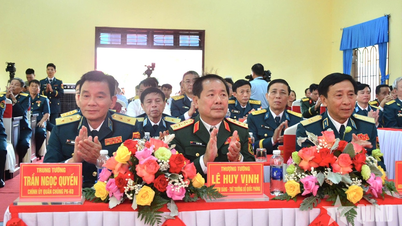 Thượng tướng Lê Huy Vịnh dự Lễ kỷ niệm 60 năm Ngày truyền thống Trung đoàn 282