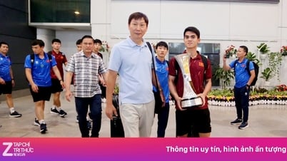 U23 Việt Nam về nước, HLV Kim Sang-sik được quan tâm đặc biệt