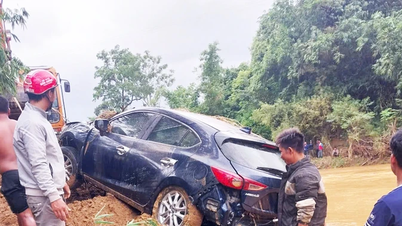 Tìm thấy ô tô bất chấp cảnh báo vượt cầu tràn bị cuốn trôi