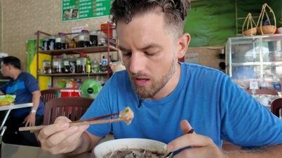 Thử món từng bị chê "tệ nhất Việt Nam", đầu bếp Mỹ nói muốn ăn lần nữa