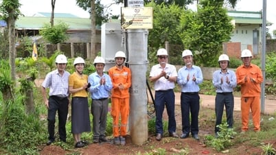 Công ty Điện lực Đắk Lắk gắn biển công trình chào mừng 50 năm thành lập Tổng Công ty Điện lực miền Trung