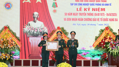 Tạp chí Công nghiệp quốc phòng và Kinh tế đón nhận Huân chương Bảo vệ Tổ quốc hạng Ba