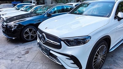 Xe sang đại hạ giá, khách vẫn dè dặt xuống tiền