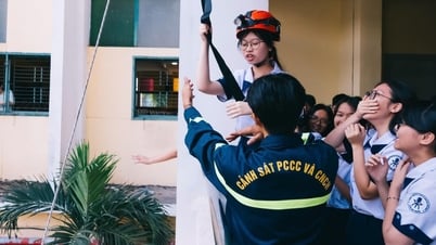 Lạ lùng tuyển sinh lớp 10 ở TP.HCM: Trường 'hot' tuyển không đủ chỉ tiêu