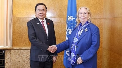 Der Vorsitzende der Nationalversammlung, Tran Thanh Man, trifft sich mit dem Generaldirektor des UN-Büros in Genf