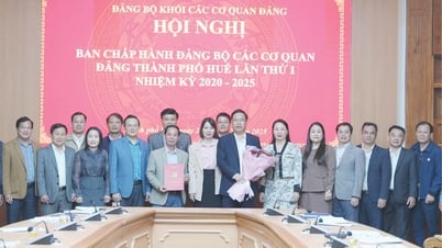 Lời cam kết chính trị mạnh mẽ