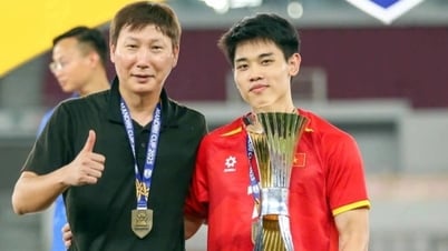 Coach Kim Sang Sik answered an online interview with Dan Tri newspaper