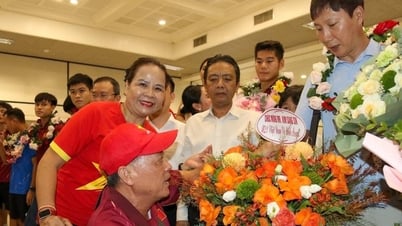 U.23 Việt Nam ca khúc khải hoàn, đón nhận tình cảm yêu thương của người hâm mộ