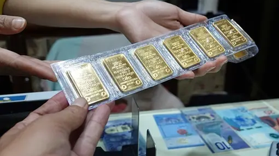Giá vàng hôm nay 31/7: Đồng loạt giảm khi thế giới lao dốc