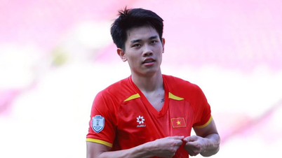 Đình Bắc làm từ thiện sau khi vô địch U23 Đông Nam Á