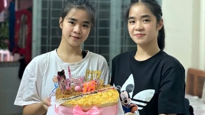 Cặp song sinh cùng tiến