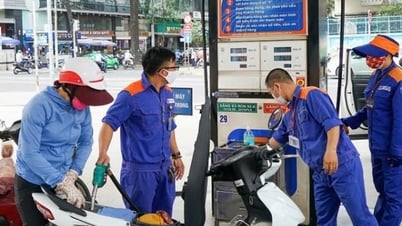 Giá xăng lên gần 20.000 đồng/lít