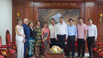 Bí thư Tỉnh ủy Lê Ngọc Quang tiếp đại diện gia đình Nhạc sĩ Hoàng Vân