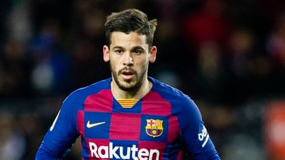 Cựu cầu thủ Barca khâu 6 mũi vì chó tấn công vào bộ phận sinh dục