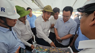 Phó Chủ tịch UBND TPHCM Bùi Xuân Cường khảo sát các tuyến giao thông kết nối