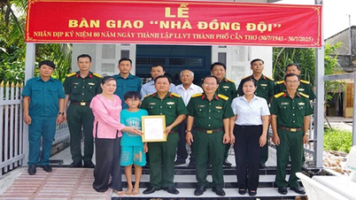 Trao tặng “Nhà đồng đội” của Bộ Quốc phòng