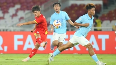 Tiền đạo U.23 Việt Nam tạo cột mốc khó tin: Thoát khỏi cái bóng 'vua giải trẻ'