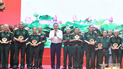 Hiến dâng tuổi xuân để tô thắm trang sử vẻ vang của dân tộc