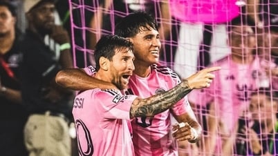 Messi cùng Inter Miami thắng kịch tính mừng De Paul ra mắt