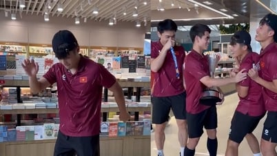 Quốc Việt rủ Đình Bắc, Văn Khang,... nhảy TikTok theo trend cực hài hước ở sân bay