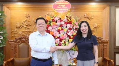 Bộ Ngoại giao tặng hoa chúc mừng Kỷ niệm 95 năm Ngày truyền thống ngành Tuyên giáo (1/8/1930 - 1/8/2025)