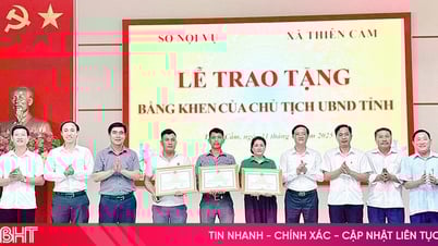 Khen thưởng 3 công dân cứu người trong vụ tàu chìm ở biển Thiên Cầm