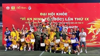Trao thưởng các môn thi đấu tại Đại hội khỏe “Vì an ninh Tổ quốc” lần thứ IX