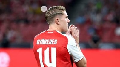 Viktor Gyokeres phá kỷ lục bán áo đấu Arsenal