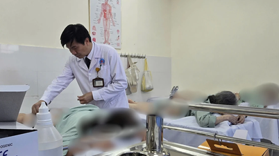 Người cao tuổi, dân văn phòng điều trị bệnh mạn tính bằng Đông y
