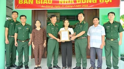 Bộ đội Biên phòng tỉnh An Giang bàn giao nhà Đồng đội