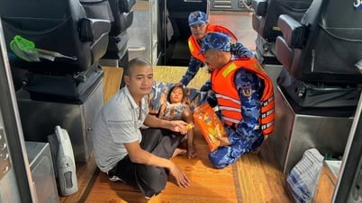 Hai bố con 'hồi sinh trở lại sau một đêm lênh đênh trên biển’