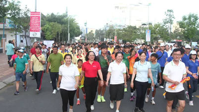 Casi 500 personas marchan en respuesta al Día del Turismo de Vietnam