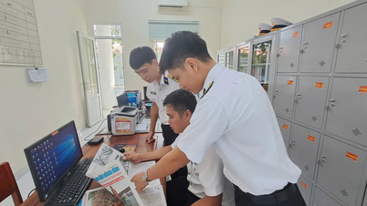 หน้าหนังสือพิมพ์เต็มไปด้วยจิตวิญญาณของทหาร