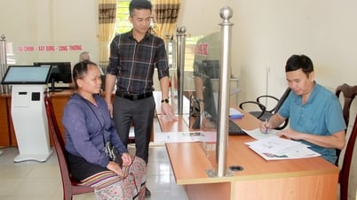 'Giờ làm giấy tờ đâu có sợ nữa!': Niềm vui của người dân vùng cao Nghệ An khi không còn phải 'xuống huyện'
