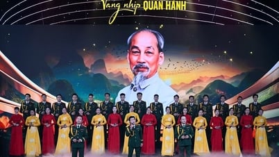Tổng Bí thư Tô Lâm dự Chương trình giao lưu - nghệ thuật “Khắc ghi lời Bác - Vang nhịp quân hành”