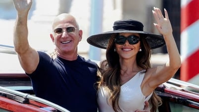 Đám cưới của tỉ phú Jeff Bezos bùng nổ thời trang trên mạng, bất chấp chỉ trích