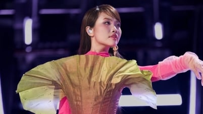Phuong My Chi fait sensation avec 3 costumes de performance lors d'un concours international de chant