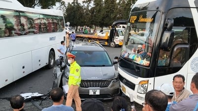 Ô tô tông liên hoàn trước chợ Đà Lạt, 2 du khách bị thương nặng