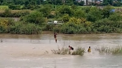 Un agricultor usa un dron para rescatar a dos niños atrapados en medio del río
