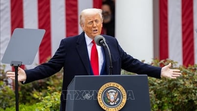 الرئيس ترامب يغير فجأة تكتيكات التفاوض على الرسوم الجمركية مع معظم الدول