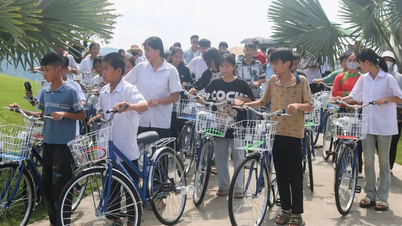 200 poor but studious students in Bat Xat commune received bicycles from G76 golf club
