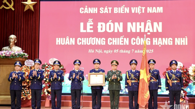Cảnh sát biển Việt Nam đón nhận Huân chương Chiến công hạng Nhì