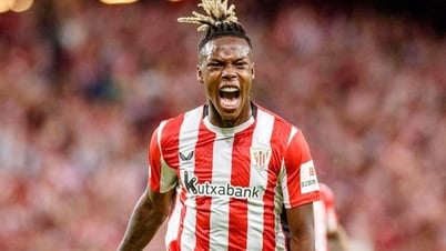 Nico Williams phũ với Barca, ký 10 năm ở lại Bilbao
